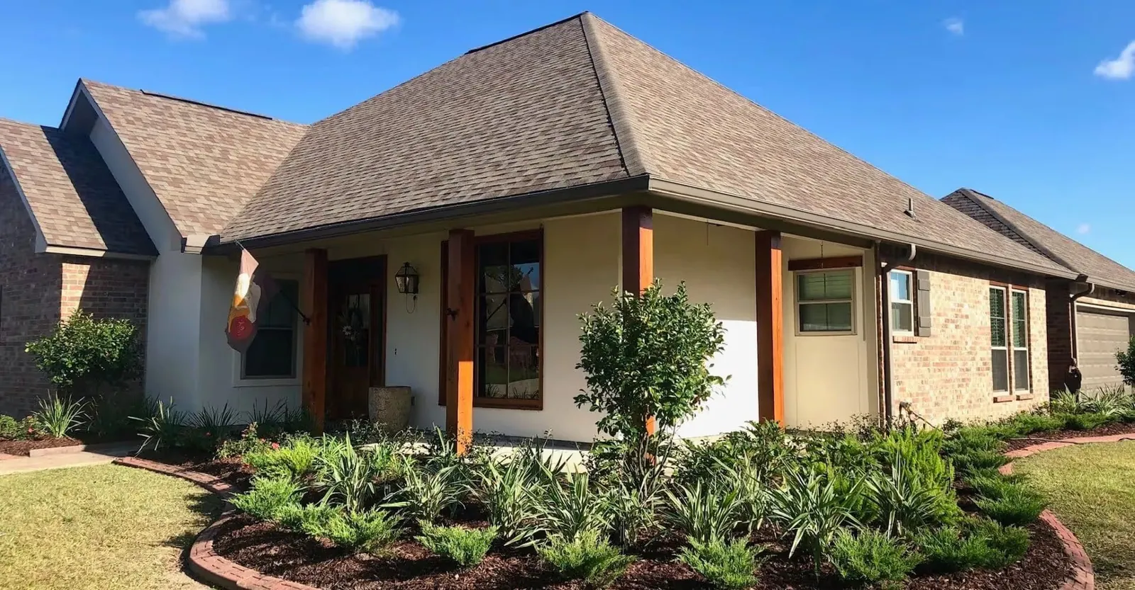 New-construction home with freshly planted beds in Baton Rouge, LA